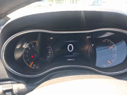 Used 2019 Jeep Grand Cherokee Altitude RWD image 9