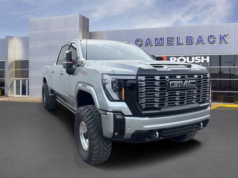 Used 2025 GMC Sierra 2500 Denali Ultimate image 4