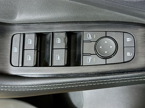 Used 2023 Nissan Rogue SV w/ SV Premium B Package image 15