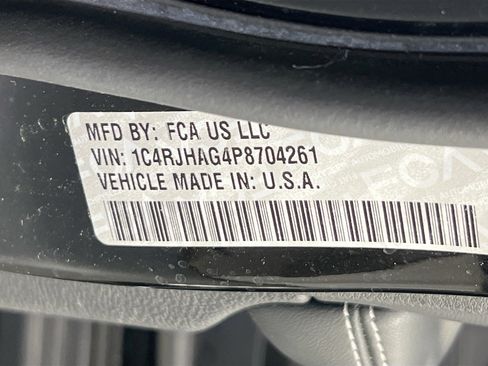 Used 2023 Jeep Grand Cherokee Laredo w/ Luxury Tech Group I image 31