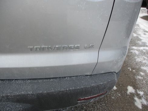 Used 2011 Chevrolet Traverse LS image 5