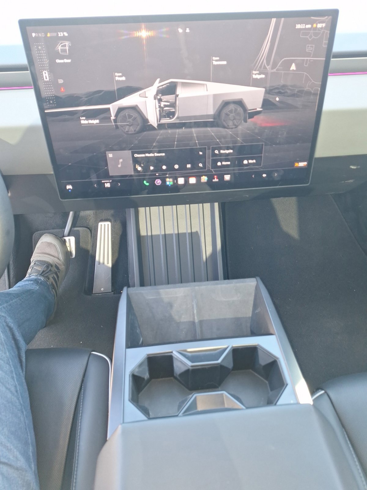 Used 2025 Tesla Cybertruck AWD Crew Cab image 13