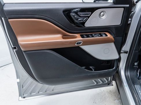 Used 2020 Lincoln Aviator Reserve w/ Equipment Group 202A image 21