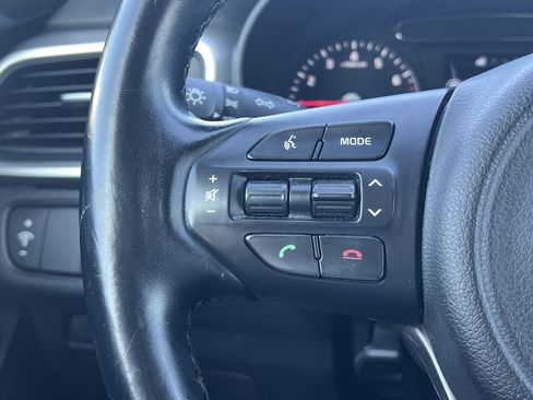 Used 2016 Kia Sorento LX w/ LX Convenience Package image 12