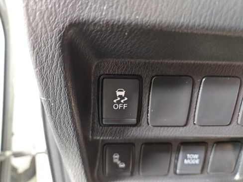 Used 2019 Nissan Pathfinder SV AWD/4WD image 27