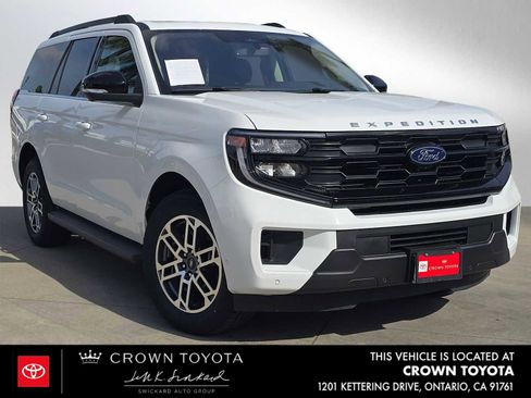 Used 2025 Ford Expedition Active AWD/4WD image 1