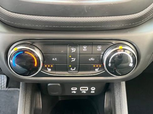 Used 2023 Chevrolet TrailBlazer LT FWD image 32