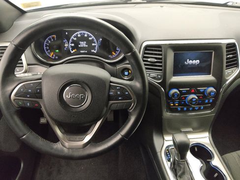Used 2018 Jeep Grand Cherokee Laredo AWD/4WD image 22