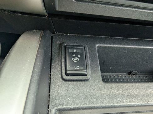 Used 2017 Nissan Titan SV image 13