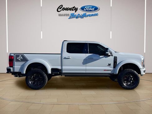 New 2026 Ford F250 Lariat w/ Black Appearance Package AWD/4WD image 13