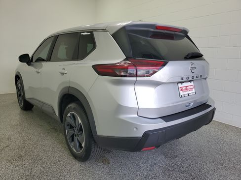 Used 2025 Nissan Rogue SV FWD image 5