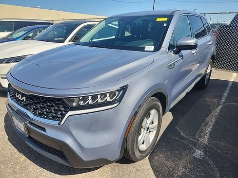 Used 2023 Kia Sorento LX FWD image 4