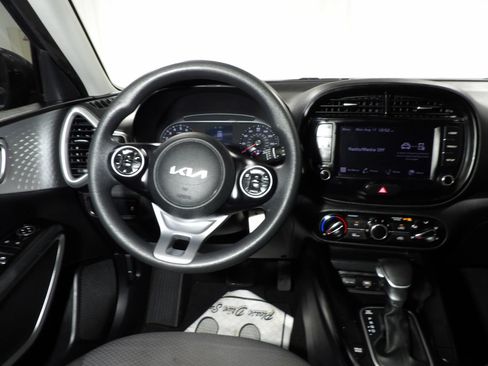 Used 2022 Kia Soul LX FWD image 10
