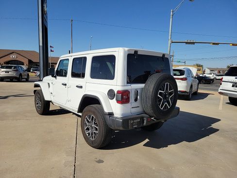 Used 2025 Jeep Wrangler Unlimited Sahara image 5