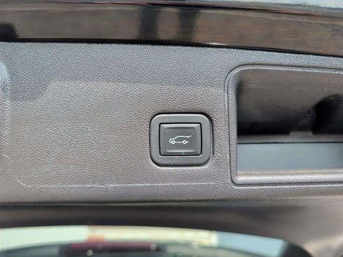 Used 2024 GMC Terrain SLT image 18