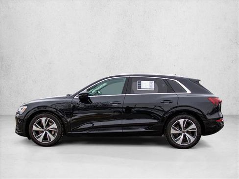 Used 2024 Audi Q8 e-tron Premium Plus w/ Premium Plus Package image 8