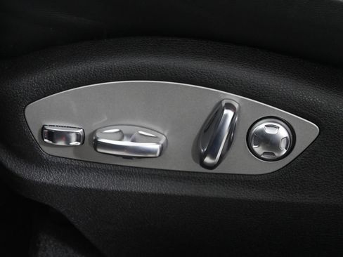 Used 2026 Porsche Macan AWD/4WD image 31