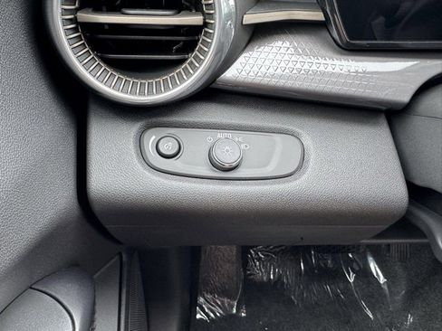 New 2025 Chevrolet Trax ACTIV image 24