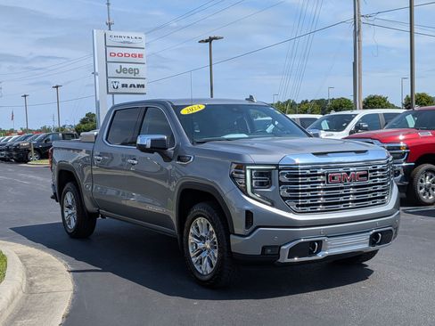 Used 2024 GMC Sierra 1500 Denali w/ Technology Package AWD/4WD image 3