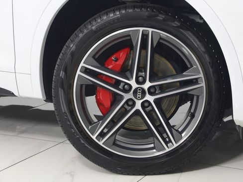 Used 2024 Audi Q5 e Premium Plus image 16