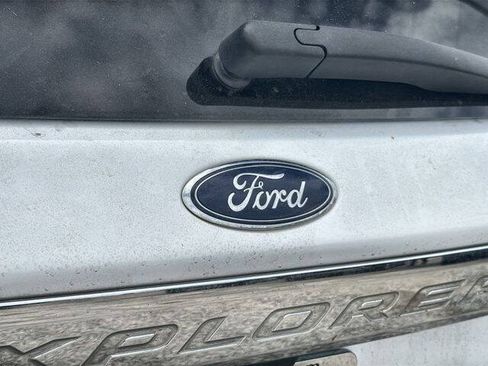 Used 2021 Ford Explorer Limited w/ Equipment Group 301A RWD image 30