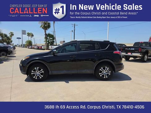 Used 2018 Toyota RAV4 LE FWD image 11