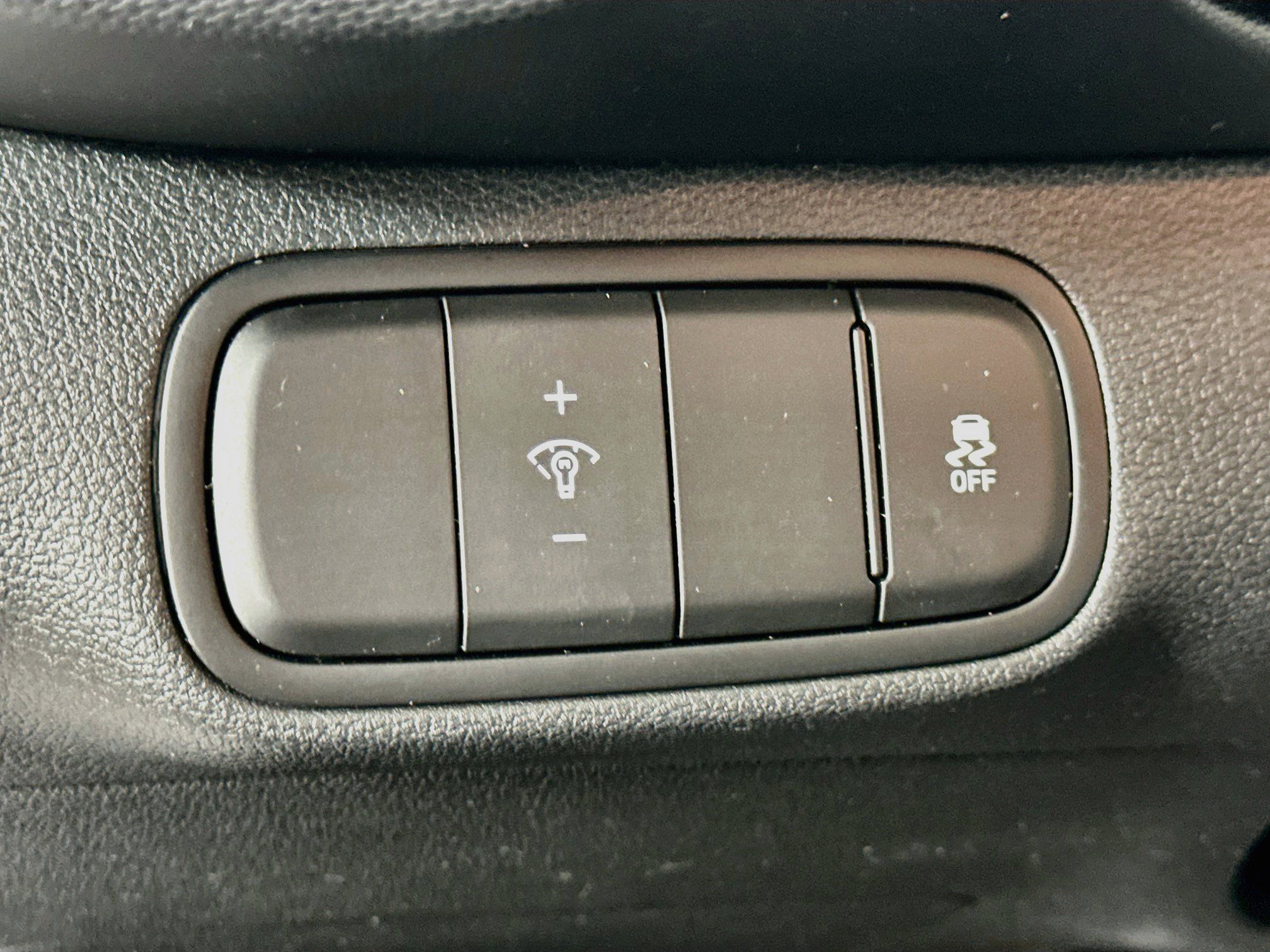 Used 2025 Hyundai Venue SEL FWD image 17