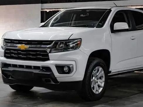 Used 2022 Chevrolet Colorado LT w/ LT Convenience Package image 5