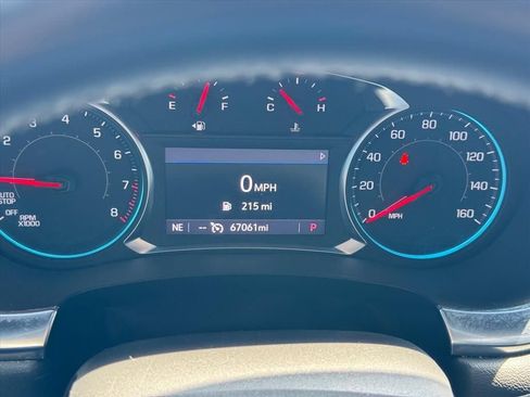 Used 2023 Chevrolet Traverse LT FWD image 19