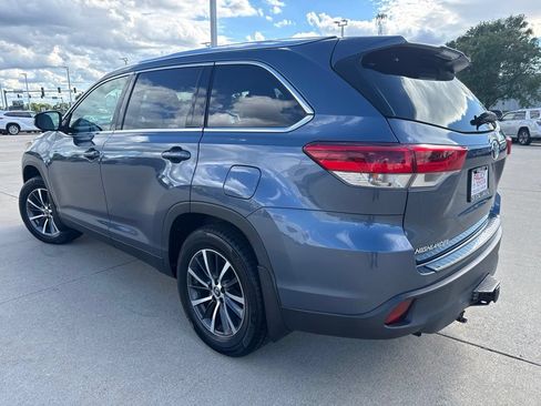 Used 2019 Toyota Highlander XLE AWD/4WD image 5