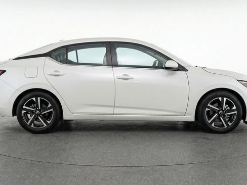 Used 2025 Nissan Sentra SV FWD image 11