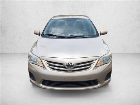Used 2013 Toyota Corolla LE FWD image 2
