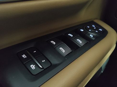 Used 2021 Chevrolet Suburban Premier w/ Premium Package image 27