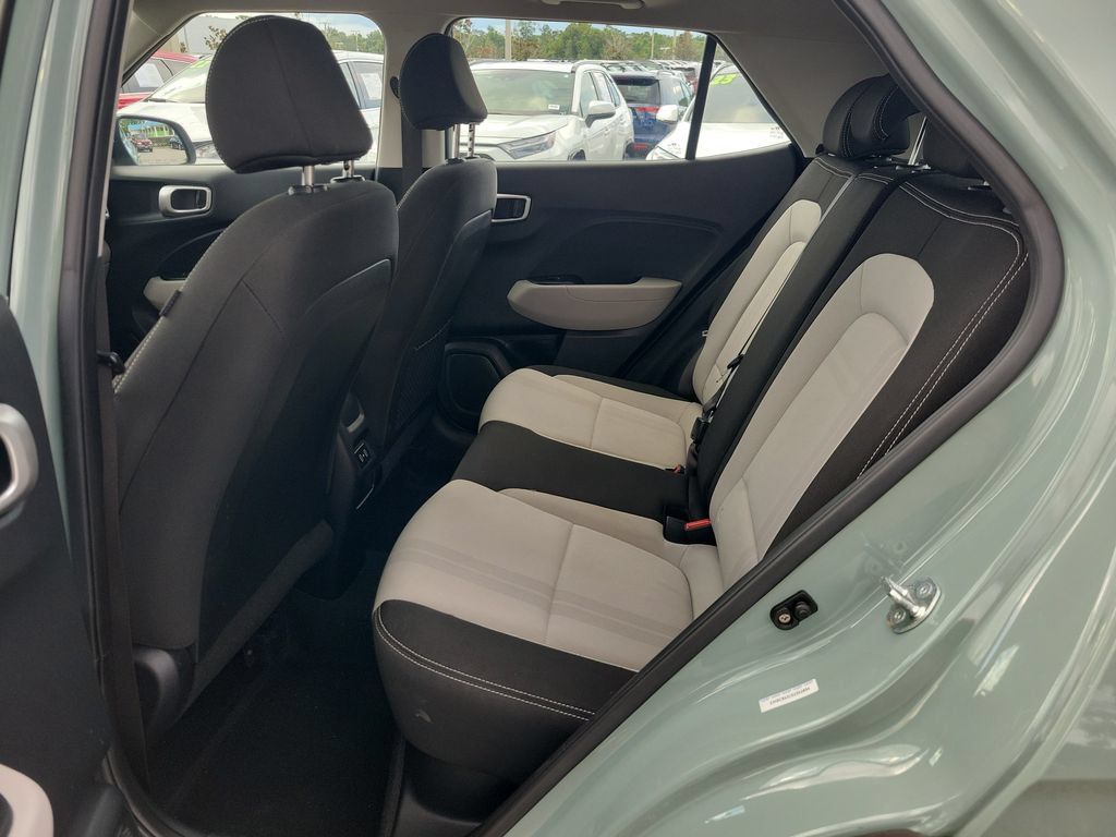 Used 2025 Hyundai Venue SEL FWD image 9