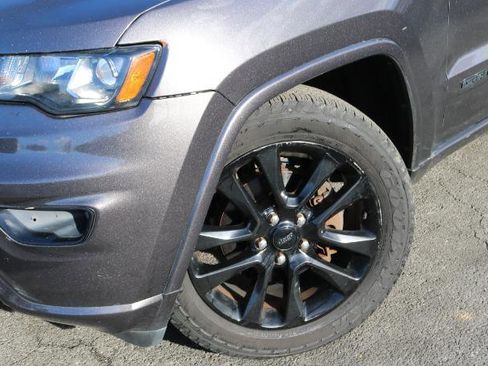 Used 2018 Jeep Grand Cherokee Altitude image 4