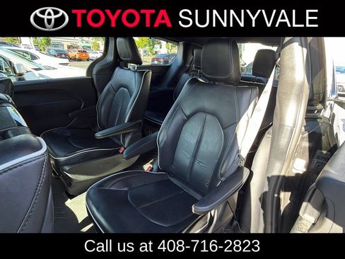 Used 2019 Chrysler Pacifica Limited w/ Advanced Safetytec Group FWD image 6