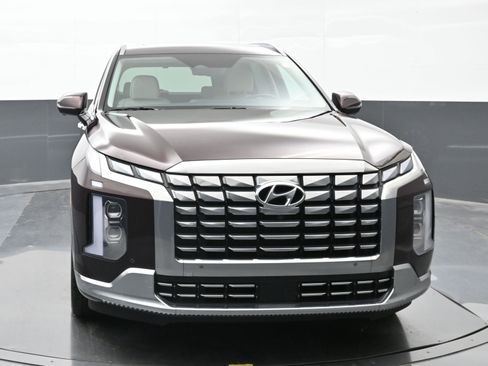 Used 2024 Hyundai Palisade Calligraphy image 3