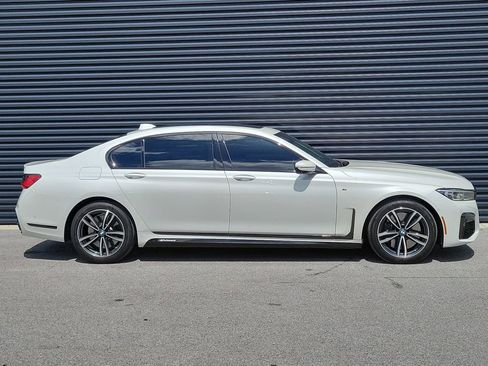 Used 2022 BMW 750i xDrive AWD/4WD image 8