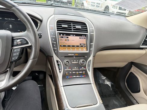 Used 2019 Lincoln Nautilus Reserve w/ Cargo Utility Package AWD/4WD image 19