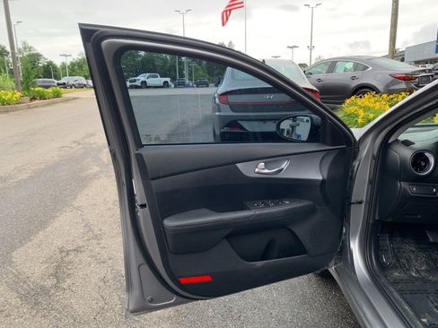 Used 2023 Kia Forte LXS FWD image 9