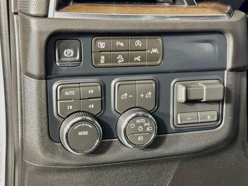 Used 2026 Chevrolet Suburban High Country w/ Sun And Tow Package AWD/4WD image 22