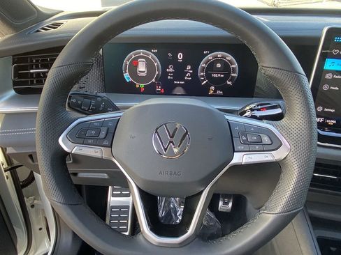 New 2026 Volkswagen Tiguan SE R-Line FWD image 19