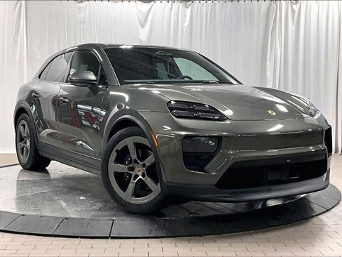 Used 2025 Porsche Macan 4 Electric image 12