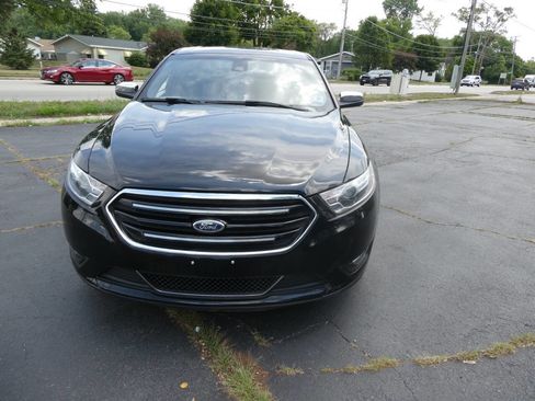 Used 2019 Ford Taurus Limited image 2