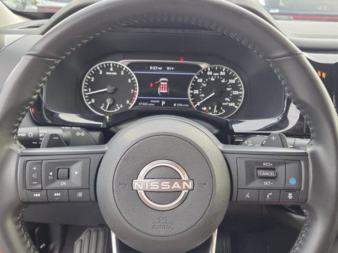 Used 2025 Nissan Pathfinder SV FWD image 23
