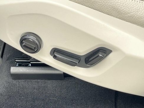 Used 2025 Volvo XC60 T8 Plus w/ Protection Package Premier image 26