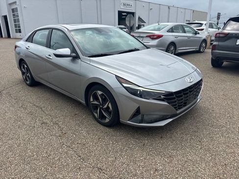 Used 2021 Hyundai Elantra SEL w/ Convenience + Premium Package FWD image 2