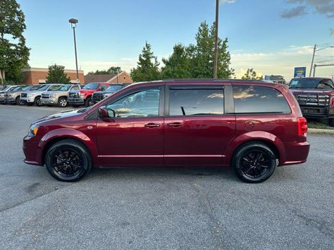 Used 2019 Dodge Grand Caravan SE FWD image 9