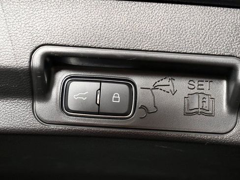 Used 2020 Ford Explorer XLT w/ Equipment Group 202A image 24