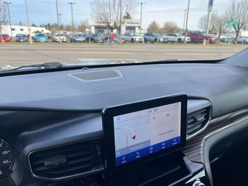 Used 2023 Ford Explorer Limited image 18